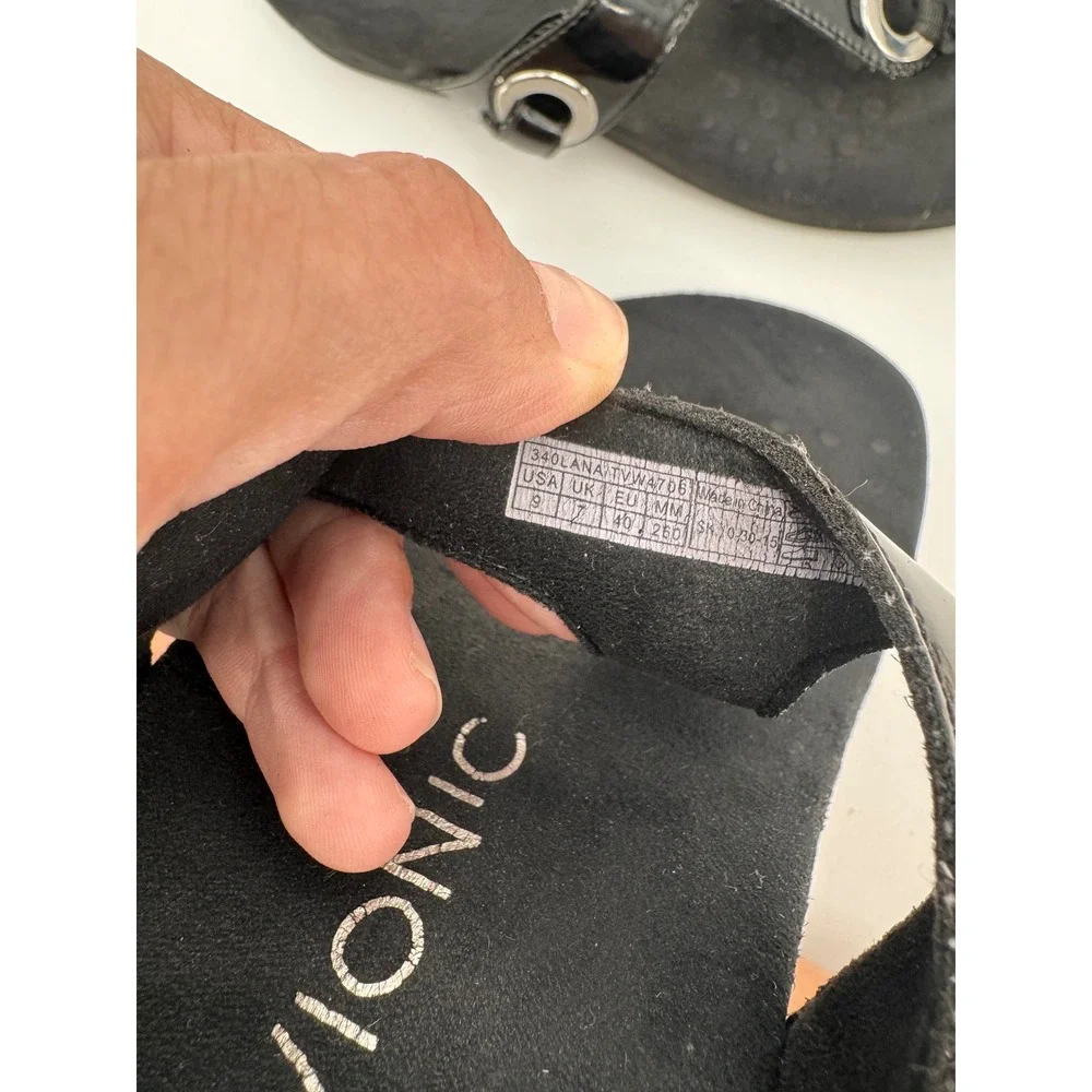 Vionic Lana Sandals Women Size 9 Black Patent Orthopedic Thong Flip Flops